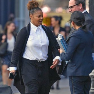 Janet Jackson Lost Weight, Was Spotted Near The Courthouse 