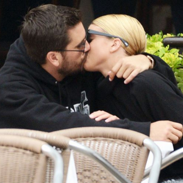 Venice Kiss Of Scott Disick And Sofia Richie