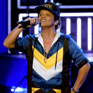 Bruno Mars named the performer of the year according to American Music