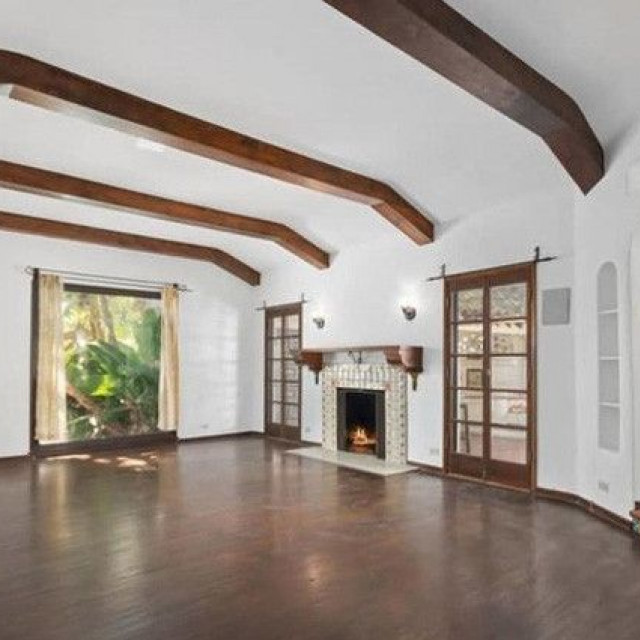 Leonardo DiCaprio sales a house in Los Angeles
