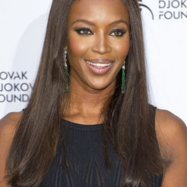 Naomi Campbell in a seductive dress came to the Burberry presentation