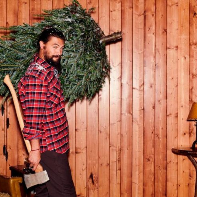 Jason Mamoa starred in the New Year's photoshoot for Short List​