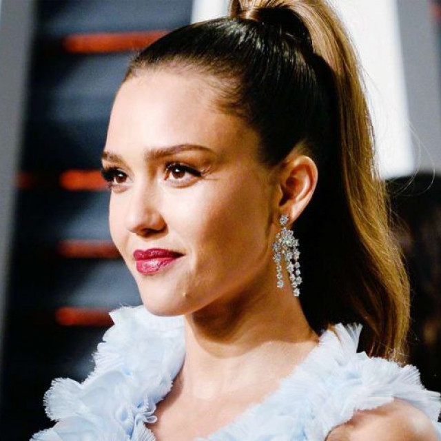 Guess With What Jessica Alba Fixes Creases In The Concealer