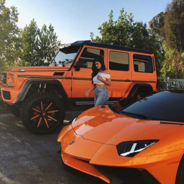 Kylie Jenner gave $220,000 for an orange Mercedes