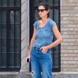 Katie Holmes so tired: paparazzi caught the actress at an unsuccessful moment