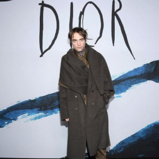 Robert Pattinson dressed like a vampire