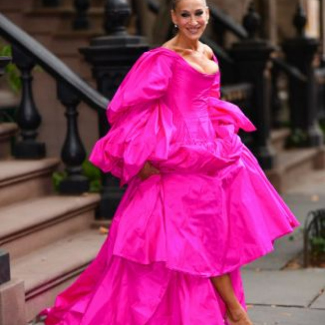 Sarah Jessica Parker wearing a pink cake dress