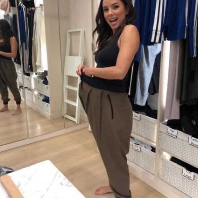 Eva Longoria delighted fans with a slender figure