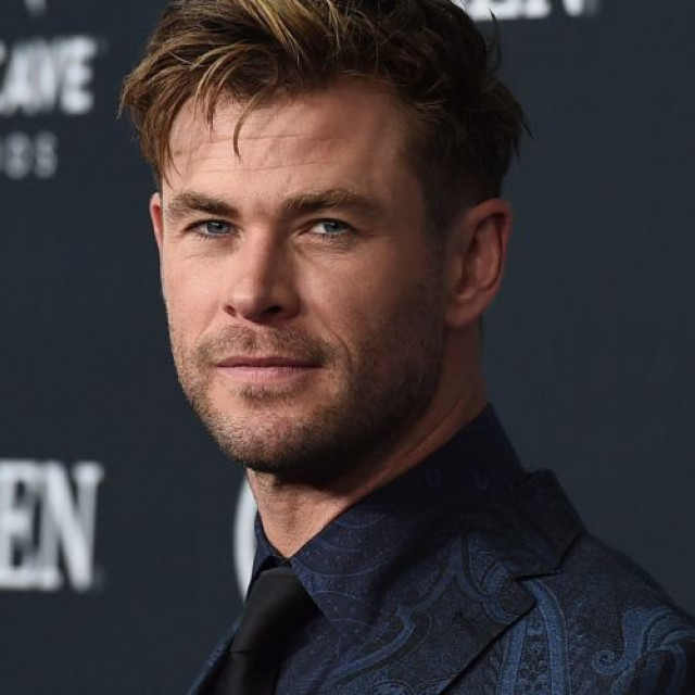 Chris Hemsworth will donate a million dollars to fight fires in Australia