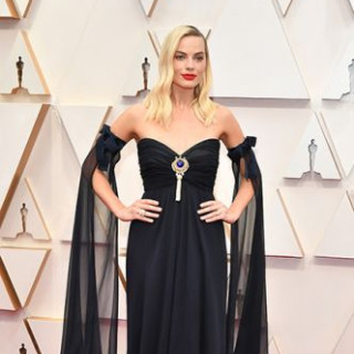 Margot Robbie stepped on the red carpet in an evening dress