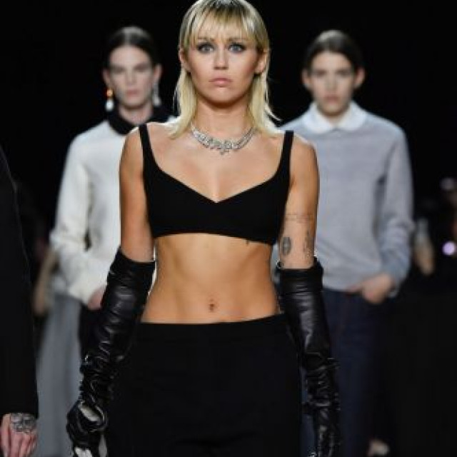 27-year-old Miley Cyrus showed a flawless figure at New York Fashion Week