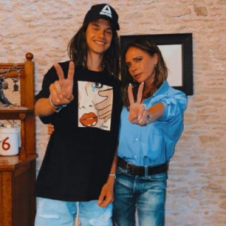 Romeo Beckham became the "twin" of the famous mother