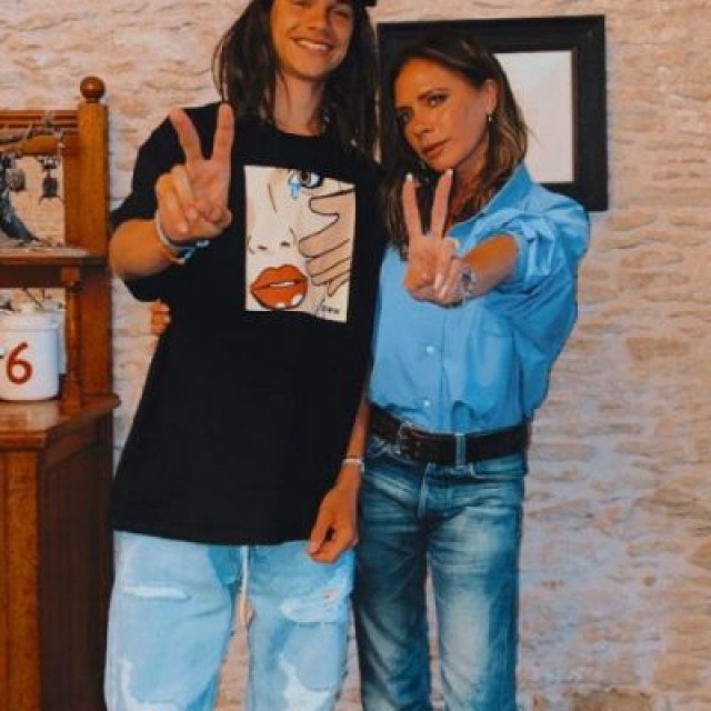 Romeo Beckham became the "twin" of the famous mother