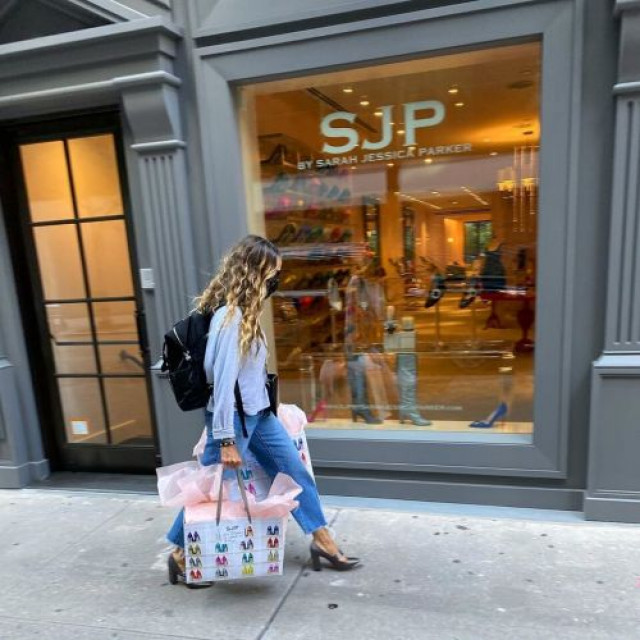 Sarah Jessica Parker personally delivered orders to clients of her stor