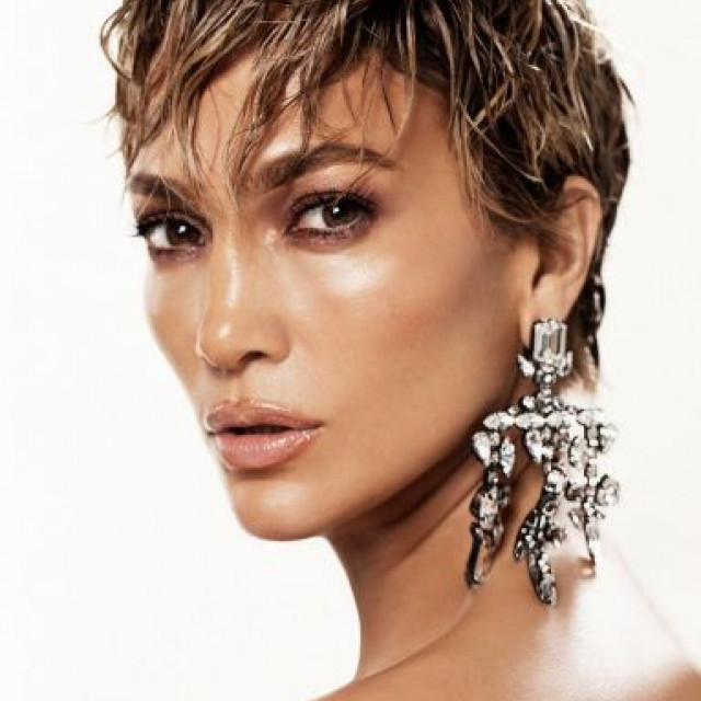Jennifer Lopez appeared with an ultra-short haircut on the cover of a magazine