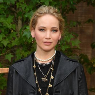 Jennifer Lawrence gets hurt on set