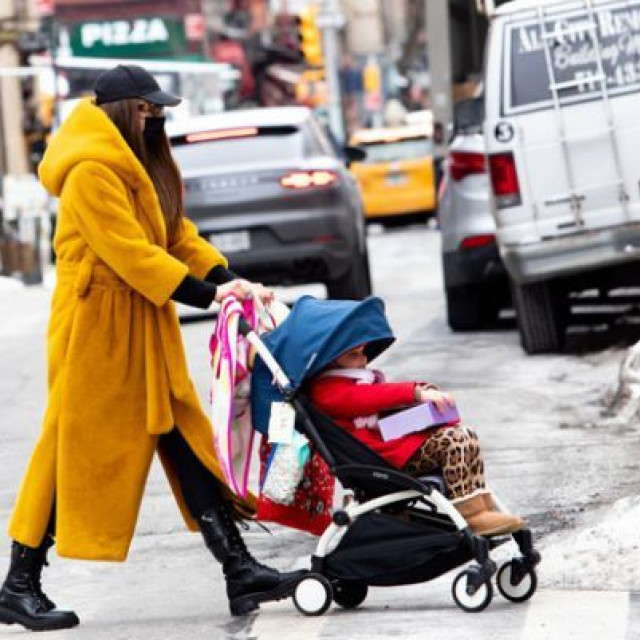 Irina Shayk showed off her daughter in an adorable hat (PHOTO)