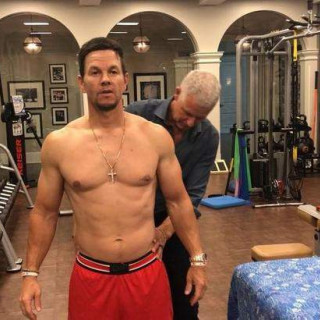 Mark Wahlberg gained 13 kilos