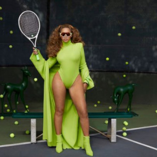Beyonce showed off her feminine figure in new photos