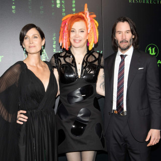 Keanu Reeves and Carrie-Anne Moss wowed with an exit at the "Matrix 4" premiere