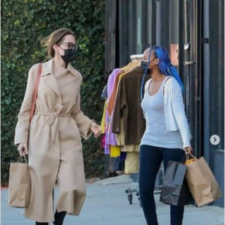 Angelina Jolie went shopping with her daughter