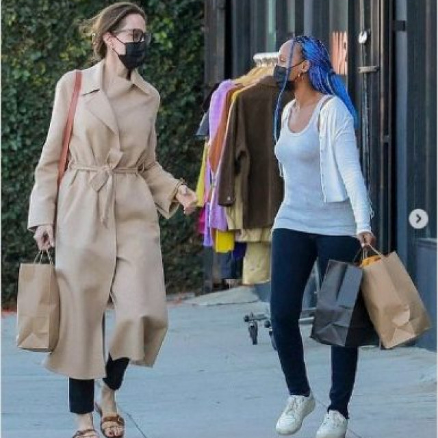 Angelina Jolie went shopping with her daughter