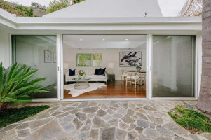 Taylor Swift sells her home in Los Angeles