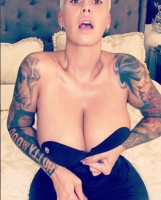 Amber Rose reduced her breasts!