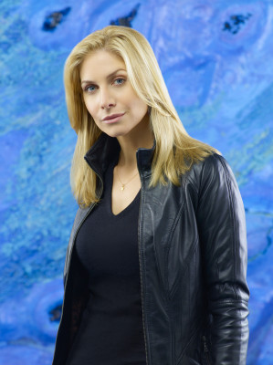 Elizabeth Mitchell pic #320047