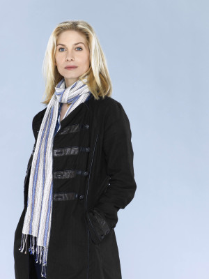 Elizabeth Mitchell pic #366444