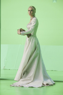Elizabeth Mitchell pic #861890