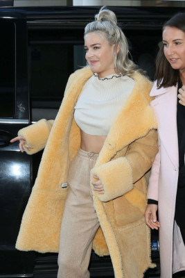 Anne-Marie pic #986330