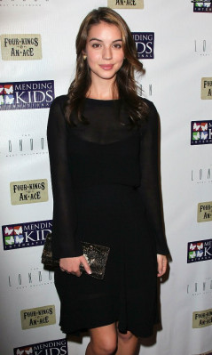 Adelaide Kane pic #684113