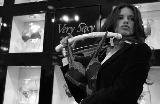 photo 27 in Adriana Lima gallery [id170256] 2009-07-13 00:00:00