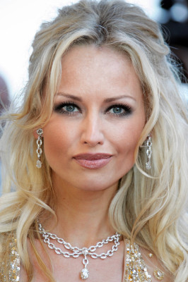 photo 4 in Sklenarikova-Karembeu gallery [id528025] 2012-09-02 00:00:00