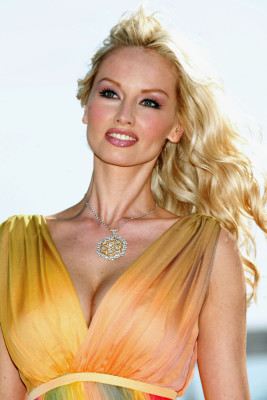 photo 6 in Adriana Sklenarikova-Karembeu gallery [id528023] 2012-09-02 00:00:00