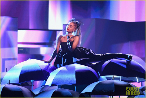 Ariana Grande pic #1040463