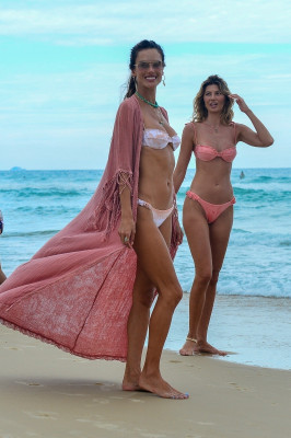 Alessandra Ambrosio pic #1246264