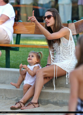 Alessandra Ambrosio pic #513854