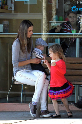 Alessandra Ambrosio pic #555614