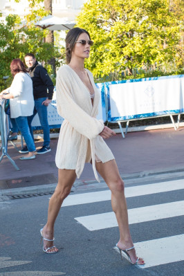 Alessandra Ambrosio pic #1136087