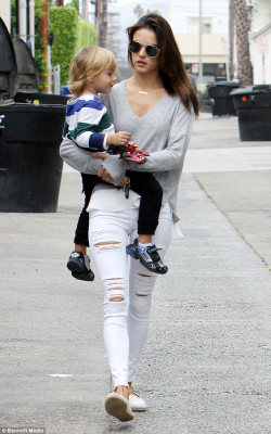 Alessandra Ambrosio pic #806871