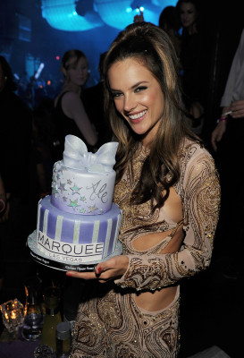 Alessandra Ambrosio pic #570164