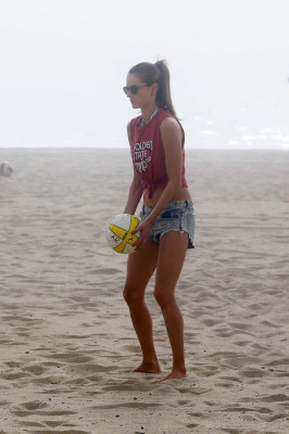 Alessandra Ambrosio pic #983425