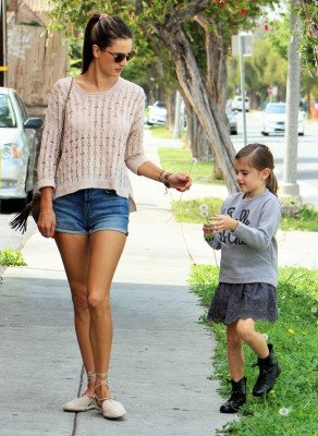 Alessandra Ambrosio pic #766559