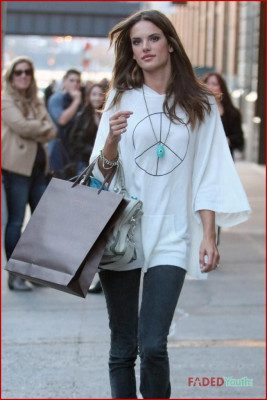 Alessandra Ambrosio pic #249279