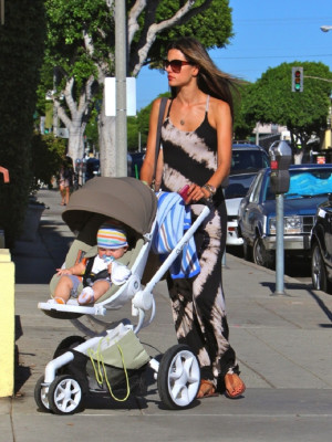 Alessandra Ambrosio pic #550497