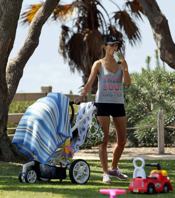 Alessandra Ambrosio pic #528002