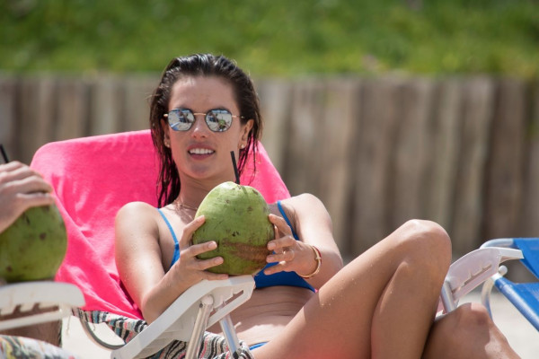 Alessandra Ambrosio pic #1094860