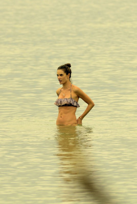 Alessandra Ambrosio pic #1094842